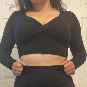 BLACK LS CROP TOP